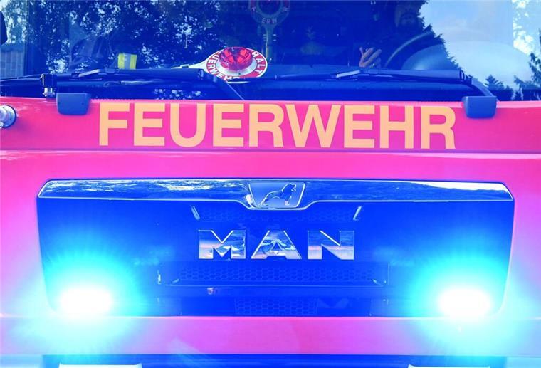 Ein Feuerwehrfahrzeug von vorne.