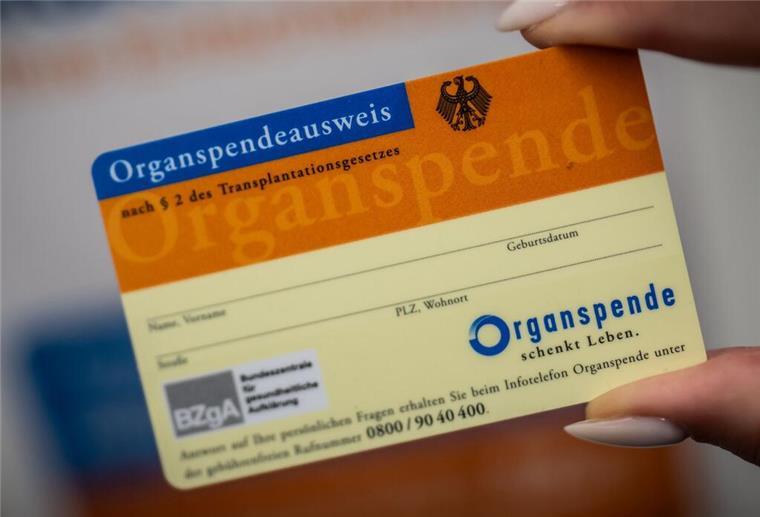 Darum reicht der deutsche Organspendeausweis im Ausland nicht aus Ein Organspendeausweis, aufgenommen im Gesundheitsministerium.