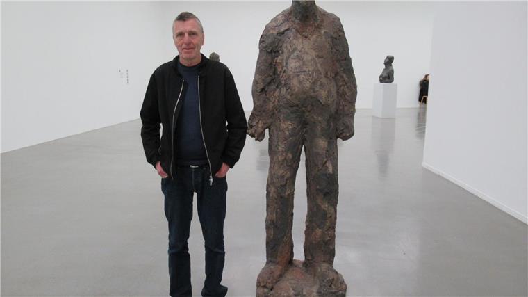 Deutscher Maler Albert Oehlen als Kurator in Paris Albert Oehlen ist auch Sammler von Hans Josephsohn.