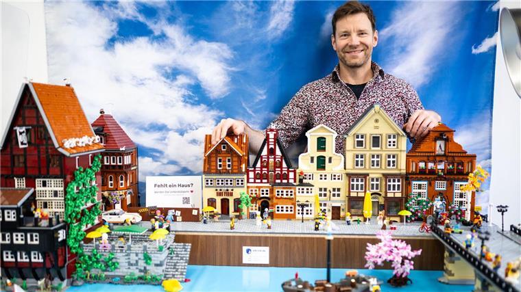 Lüneburger Rathaus in Lego - Künstler baut Heimatstadt Albrecht ist eigentlich Webdesigner.