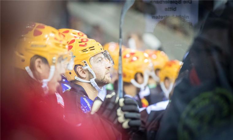 Friesen fehlt den Fischtown Pinguins in Köln Alex Friesen ist im Spiel bei den Kölner Haien wegen seiner dritten Disziplinarstrafe gesperrt.