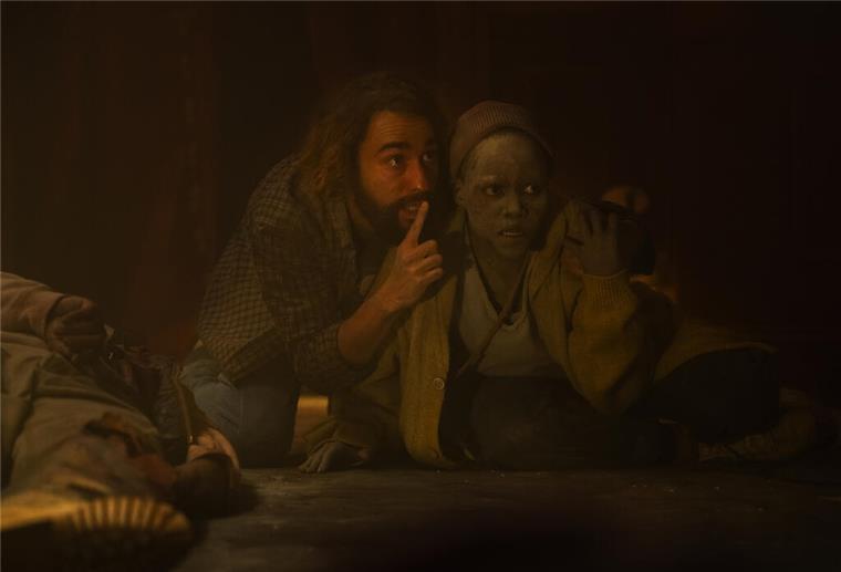 Alex Wolff als „Reuben“ und Lupita Nyong’o als „Samira“ in dem Film „A Quiet Place: Tag Eins“: Schweigen ist Überleben – mitten im Chaos von New Yorks allererstem Horror-Tag.