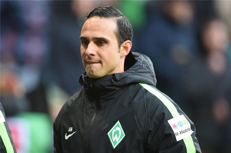 Nouri steht nach 0:3-Pleite gegen Augsburg vor dem Aus Alexander Nouri wartet seit 13 Spielen auf einen Sieg in der Bundesliga. Auch gegen Augsburg klappte es nicht. Die Grün-Weißen gingen 0:3 unter. Foto Jaspersen/dpa