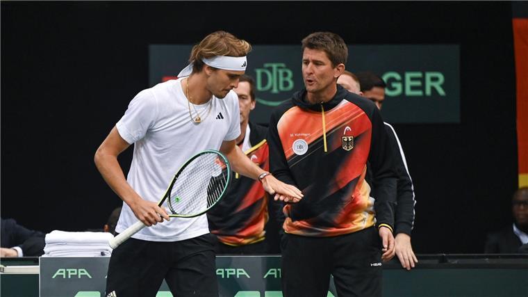 Davis-Cup-Team ohne Zverev gegen Japan Alexander Zverev (l) fehlt Teamchef Michael Kohlmann bei der Davis-Cup-Quali gegen Japan