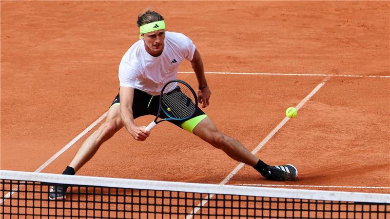 Alexander Zverev steht in Hamburg im Achtelfinale.