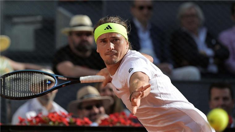 Zverev bei Masters in Madrid im Achtelfinale ausgeschieden Alexander Zverev streckte sich gegen Francisco Cerundolo vergeblich.
