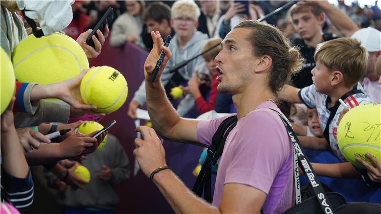Kroos unterstützt Zverev als Fahnenträger Alexander Zverev wäre gerne Fahnenträger der deutschen Olympia-Mannschaft in Paris.