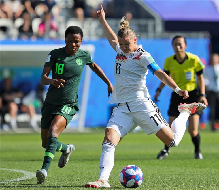 Alexandra Popp (rechts) gelang gegen Nigeria das zweite Turniertor.