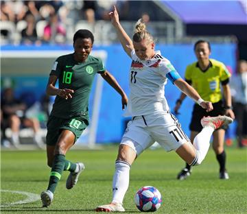 Alexandra Popp (rechts) gelang gegen Nigeria das zweite Turniertor.