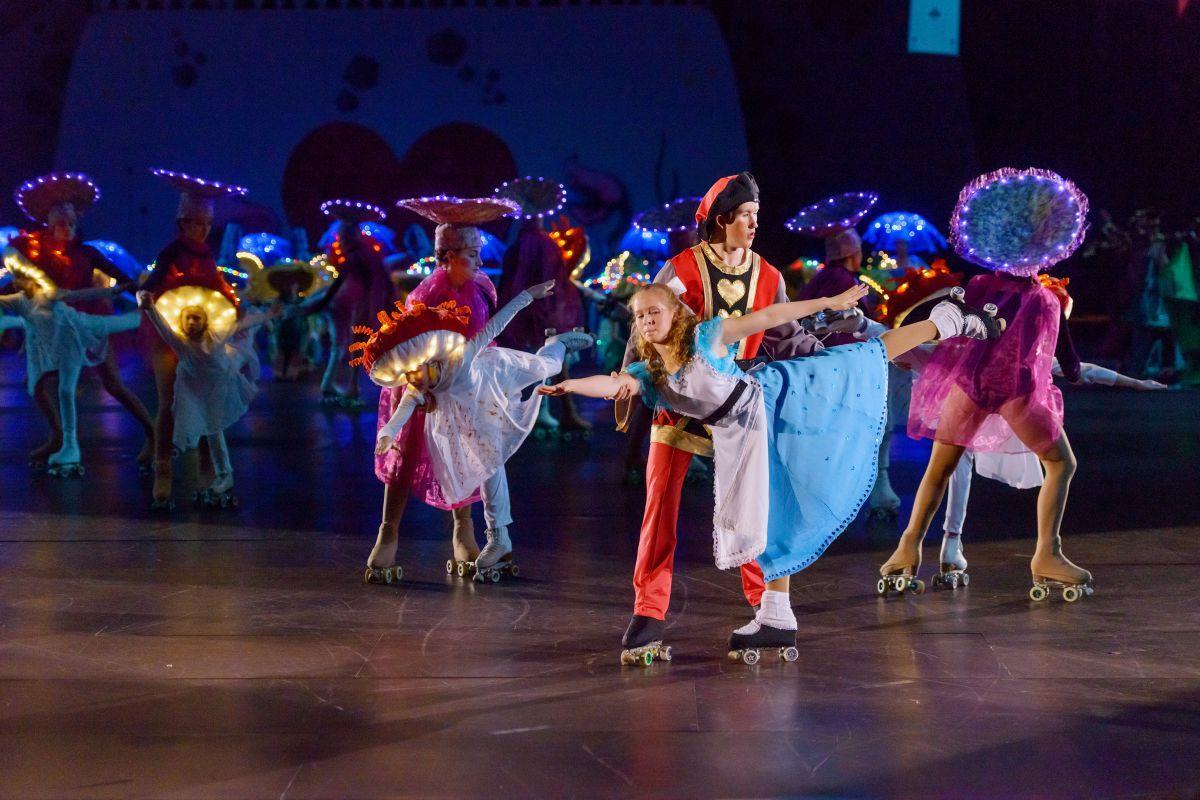 Rollkunst-Show in Bremerhaven: "Alice im Wunderland" verzaubert Grundschüler "Alice im Wunderland" verzauberte in der Stadthalle Bremerhaven rund 2000 Grundschüler.