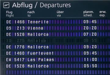 ARCHIV - Ab in die Sonne: Flüge nach Mallorca sind in diesen Osterferien im Schnitt deutlich günstiger als im Vorjahr. Ganz anders Flüge in die Türkei, die preislich zugelegt haben. (zu dpa: «Flüge zu Ostern: Mallorca günstiger, Antalya viel teurer») Foto: Jan Woitas/dpa/dpa-tmn - Honorarfrei nur für Bezieher des dpa-Themendienstes +++ dpa-Themendienst +++