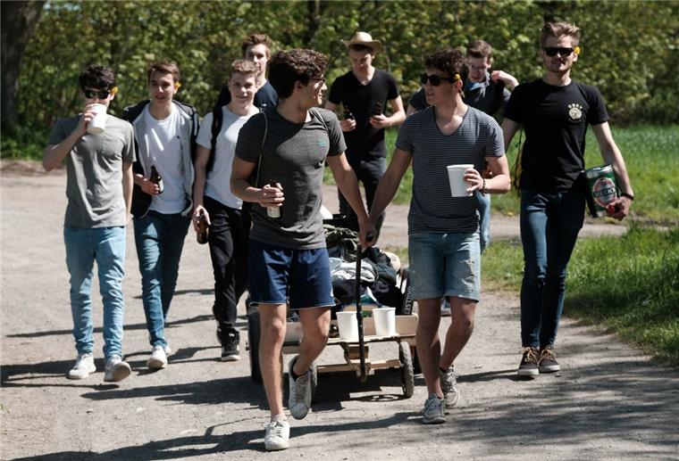 Vatertag 2017: Zahlreiche Polizeieinsätze in der Region um Bremerhaven Alkoholisierte Vatertags-Ausflügler haben am Donnerstag in der Region für einige Polizeieinsätze gesorgt.