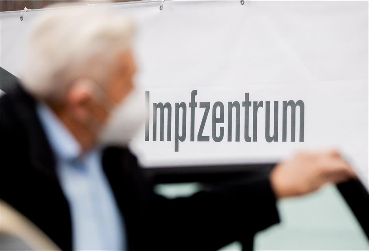 Alle Bremerhavener über 80 Jahre erhalten dieser Tage eine Einladung zum Impfen. Allein am Montag gab es daraufhin 1700 Anmeldungen