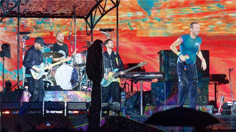 Lichtermeer und Sommerregen - Coldplay spielt in Düsseldorf Alle Deutschlandkonzerte der Briten in diesem Jahr sind schon ausverkauft.