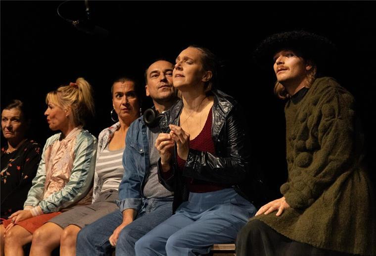 Einsamkeit prägt mehr als Kriege Protagonisten vom Theaterstück