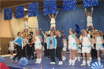 Alle Wehdeler Tanzgarden präsentierten als Jubiläumszugabe einen Showtanz. Foto:...