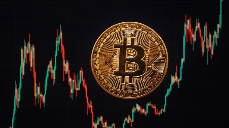 Bitcoin knackt historische Marke von 100.000 Dollar Allein seit den US-Präsidentschaftswahlen Anfang November legte der Bitcoin enorm zu. (Symbolbild)