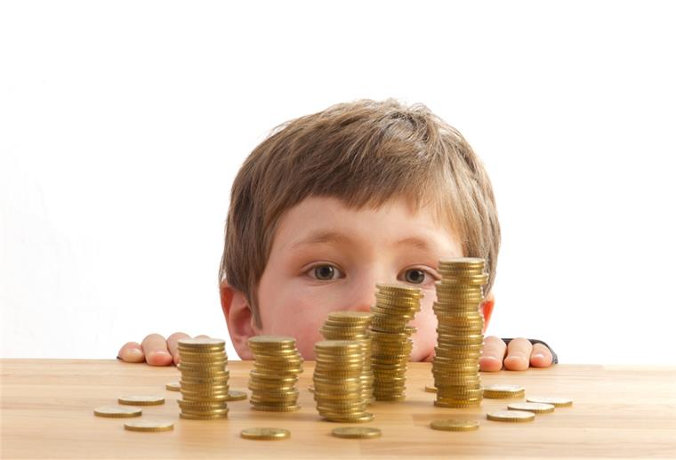 Alleinerziehende bekommen mehr Geld Alleinerziehende bekommen wegen der Corona-Pandemie mehr Geld durch eine Steuerentlastung.