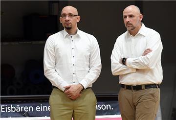 Allen Ray Smith (links) gibt in Ehingen seinen Einstand als Interimstrainer der Eisbären. Nach drei Jahren musste Cheftrainer Michael Mai (rechts) in Bremerhaven seinen Hut nehmen. 
