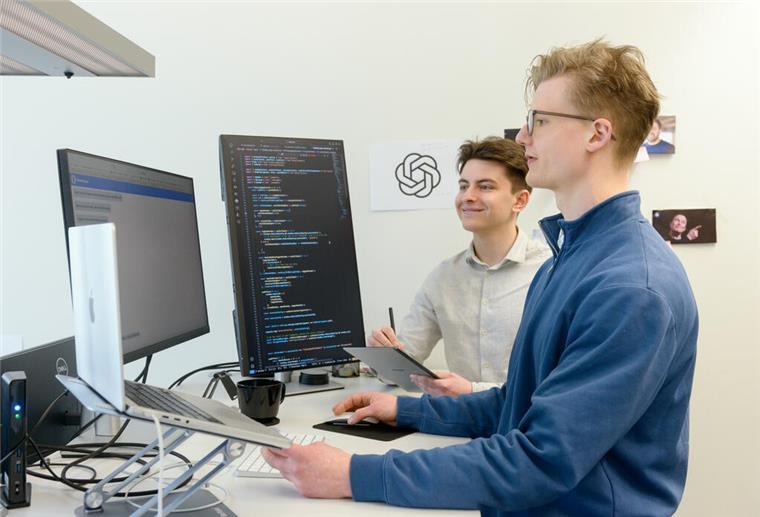 Hochschul-Start-up „neuraflow“ digitalisiert Bürgerservice in Bremerhaven Neuraflow, Dustin Klepper und Pascal Nobereit.