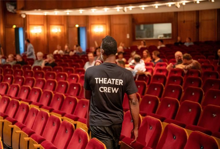 Bremerhaven: Eröffnungsgala im Stadttheater Das Stadttheater beginnt mit der Begrüßung der neuen Mitarbeiter die Spielzeit 2022/23.