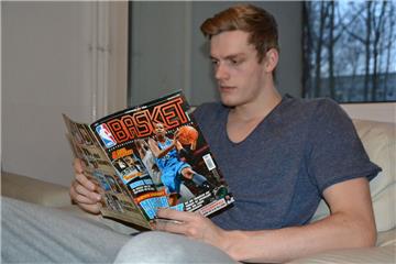 Alles, was mit Basketball zu tun hat, interessiert Moritz Hübner brennend. Auch über seinen Ex-Club, die Eisbären, ist der Braunschweiger Profi auf dem Laufenden.