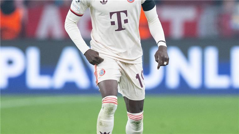 Alphonso Davies könnte länger beim FC Bayern bleiben.
