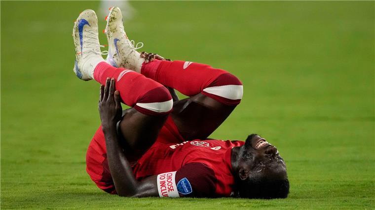 „Alles gut“: Verband gibt Entwarnung bei Bayerns Davies Alphonso Davies war im Halbfinale der Copa América wegen einer Knöchelverletzung ausgewechselt worden.