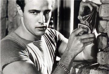 Als Arbeiter Stanley in „Endstation Sehnsucht“ erlebte Marlon Brando 1951 seinen Durchbruch als Kinostar. In André Previns Opernfassung, die in Bremerhaven am 14. März Premiere hat, singt der Bariton und Rekordläufer James Bobby diese Rolle.