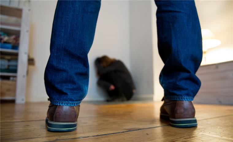 Wenn Pädophile Kinder zum Sex treffen wollen Als Cybergrooming wird das Anbahnen sexueller Kontakte über das Internet zu Kindern und Jugendlichen bezeichnet.