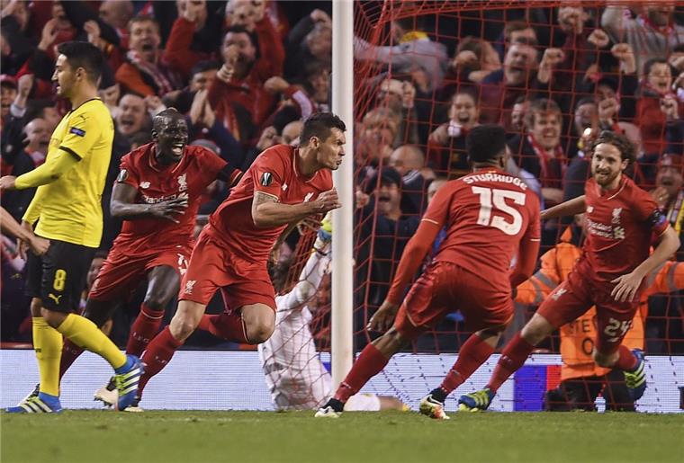 53000 Als Dejan Lovren den FC Liverpool in der Nachspielzeit zum Sieg gegen Borussia Dortmund schoss, explodierte Twitter. Weltweit wuden 53000 Tweets pro Minute verschickt. Foto Powell/dpa