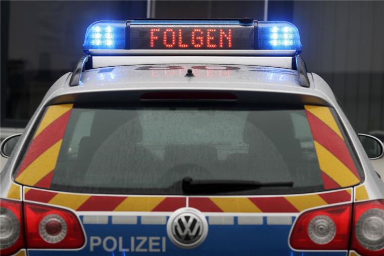 Dumm gelaufen: 22-Jähriger aus Langen bedrängelt Polizeistreife bei 190 km/h Als die Polizei den 22-Jährigen aus Langen auffordert, zu halten, gibt der Gas. Auf dem Parkplatz Bremer Schweiz an der A27 konnte er schließlich gestoppt werden.