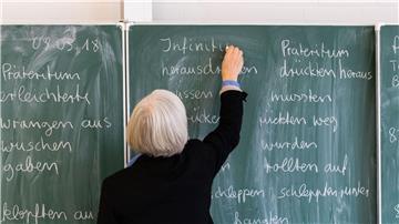 Als erstes Bundesland bereitet Bremen eine Arbeitszeiterfassung für Lehrkräfte vor. (Archivfoto)