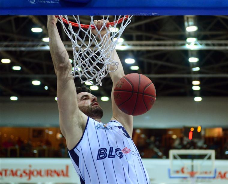 Basketball: Eisbären sind im Nordderby gefordert Als gebürtiger Oldenburger ist Eisbären-Center Jannik Freese besonders heiß auf das Nordderby der Basketball-Bundesliga. Foto Scheer