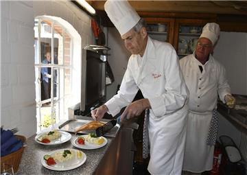Als Küchenchef war Hans Graulich dabei und platzierte eine Maischolle nach der a...