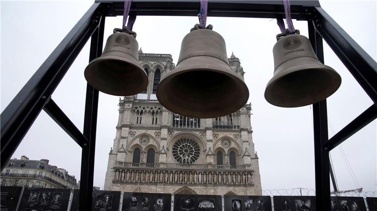 Olympia-Glocke in Pariser Notre-Dame aufgehängt Als materielles Erbe der Olympischen Spiele wird die während der Wettkämpfe im Stadion stehende Glocke in Notre-Dame aufgehängt.