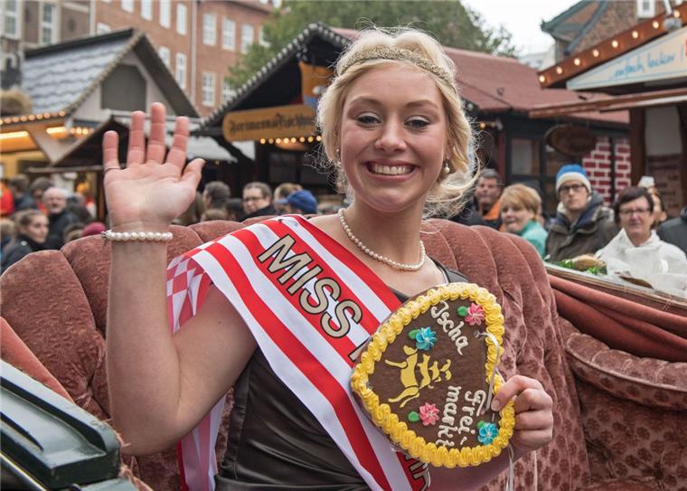 Als Miss Freimarkt 2016 führte Anne Imhoff den traditionellen Umzug zum Volksfest  Bremer Freimarkt durch die Innenstadt von Bremen an. Mit 144 Startnummern auf einer Länge von 2,9 Kilometern zählt der Freimarktumzug zu den größten seiner Art.