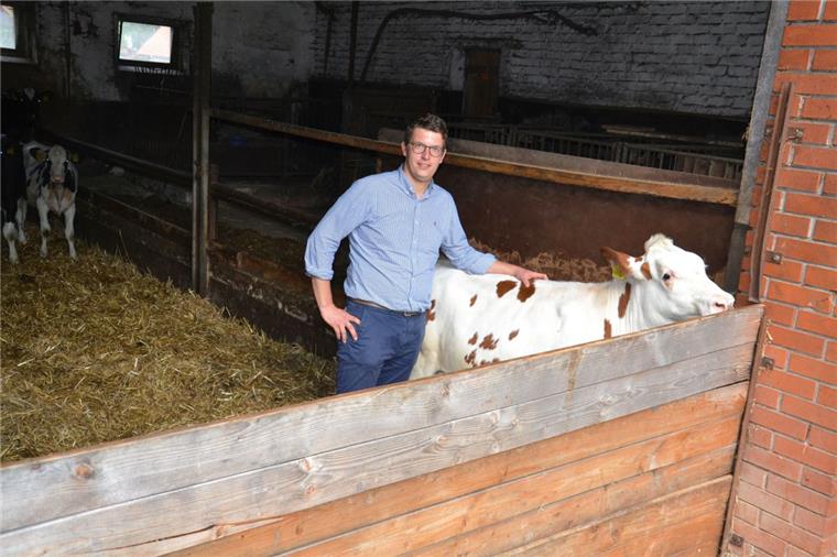 Zeven: Als Landwirt "braucht man Leidenschaft" Als Viehhalter beklagt der Brüttendorfer Landwirt Simon Wellenbrock den ihm von der EU auferlegten bürokratischen Aufwand.