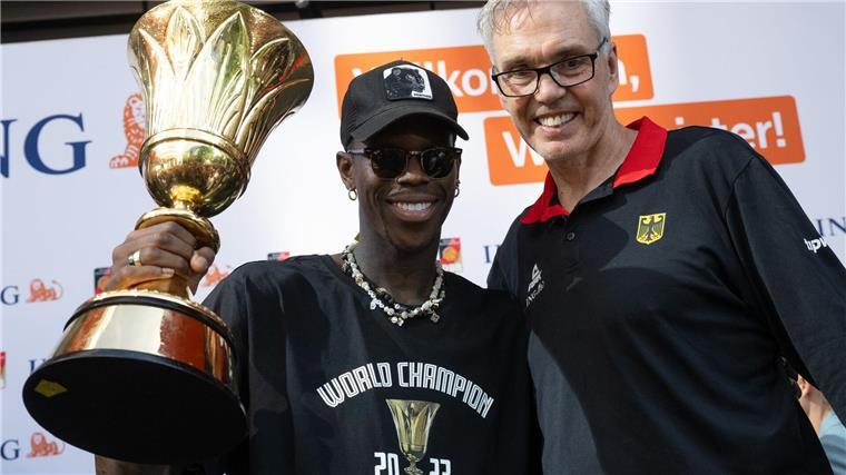 Als Weltmeister nach Paris: Dennis Schröder und Gordon Herbert