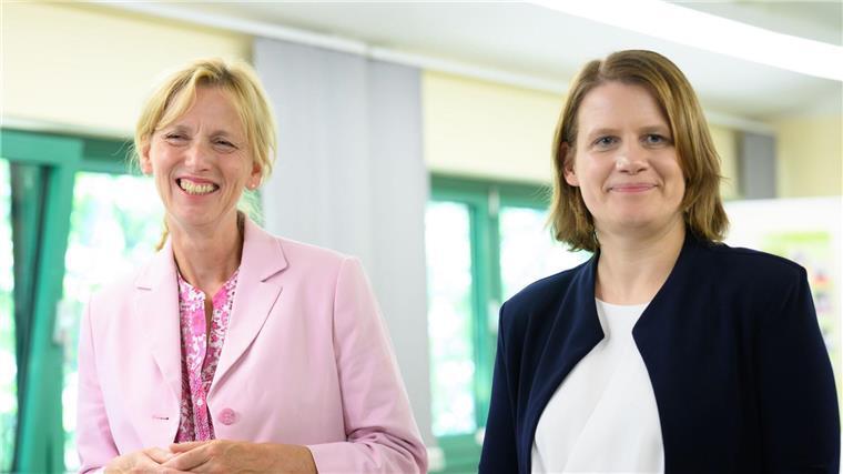 Alte Bekannte aus der Kultusministerkonferenz: Karin Prien (l) war lange Bildungsministerin in Schleswig-Holstein, Julia Willie Hamburg leitet das Kultusressort in Niedersachsen.
