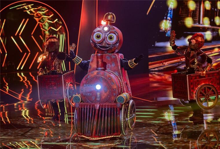 Ex-Handballspieler Pascal Hens bei „Masked Singer“ enttarnt Altes Eisen auf der Bühne: Die Lokomotive überzeugte die Jury und das Publikum bei „The Masked Singer“.