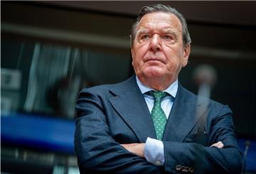 Altkanzler Gerhard Schröder ist zu Gesprächen in Russland.