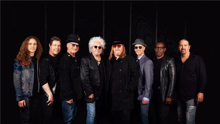„Hold The Line“ und „Africa“: Toto sind wieder auf Tournee Am 18. Februar stehen die Kalifornier in Stuttgart, am 19. Februar in Düsseldorf auf der Bühne. Laut Veranstalter Wizard Live sind beide Shows ausverkauft.