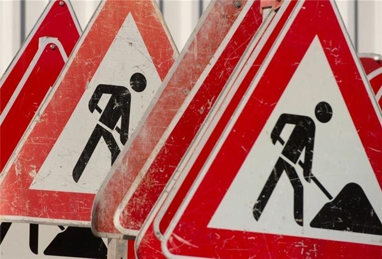 Straßensperrung in Stollhammer Ortsmitte Am 2. Mai wird in Stollhamm die Hauptstraße im Bereich der Kreuzung mit der Ulmenstraße saniert. Das erfordert eine Vollsperrung.