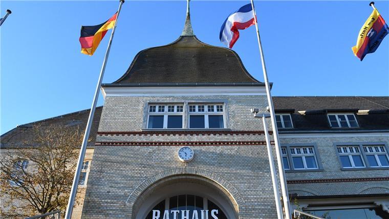 Am 2. Oktober hatte der Gemeindeabstimmungsausschuss in Westerland getagt. Dort wurde das bisher vorläufige Abstimmungsergebnis beschlossen und Nikolas Häckel in den einstweiligen Ruhestand versetzt. 