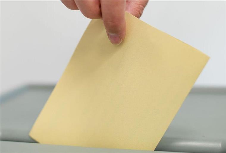 Bundestagswahl, weniger Arbeitstage und KI-Verbot: Das ändert sich im Februar Stimmzettel zur Bundestagswahl. Neben den Neuwahlen im Februar, hät der Monat noch weitere Änderungen bereit.