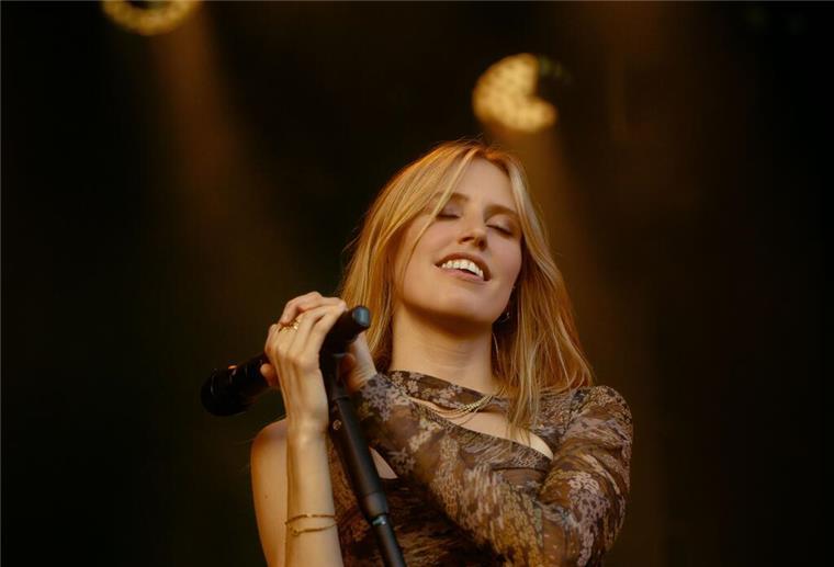 Am 8. Juni wird LEA mit ihrer unvergleichlichen Show auf der Open-Air-Bühne strahlen.