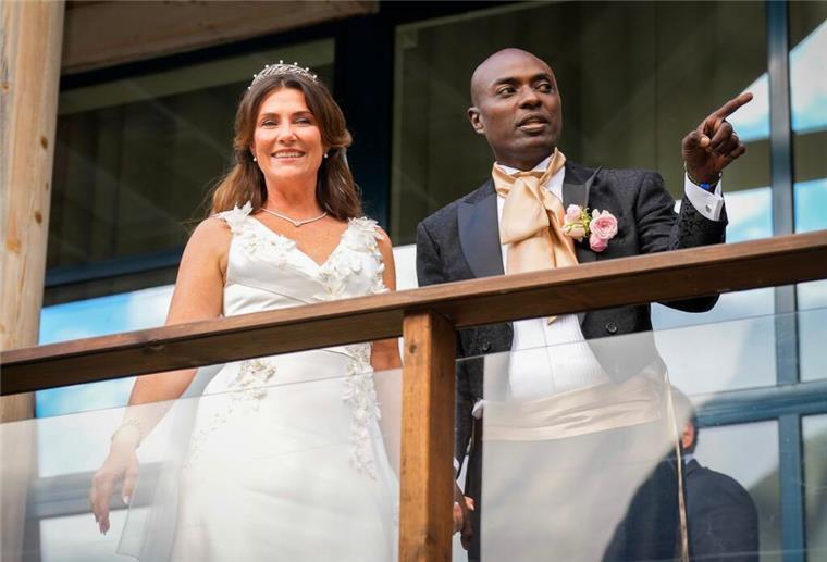 Jawort am Fjord: Prinzessin Märtha Louise heiratet Schamanen Am Abend zeigte sich das Paar in der Öffentlichkeit.