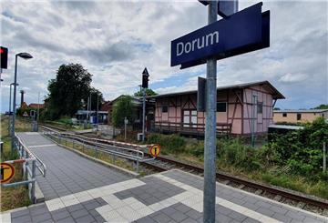 Am Bahnhof in Dorum hat ein Mann randaliert und Fahrräder beschädigt.