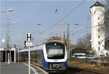Am Bahnhof in Verden ist es am Samstag zu einer dramatischen Szene gekommen, bei der ein Mann sehr viel Glück hatte. (Archivbild)